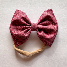 Burgundy Blooms : Classic Bow