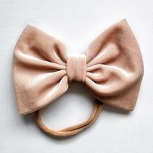 Champagne Velvet : XL Bow