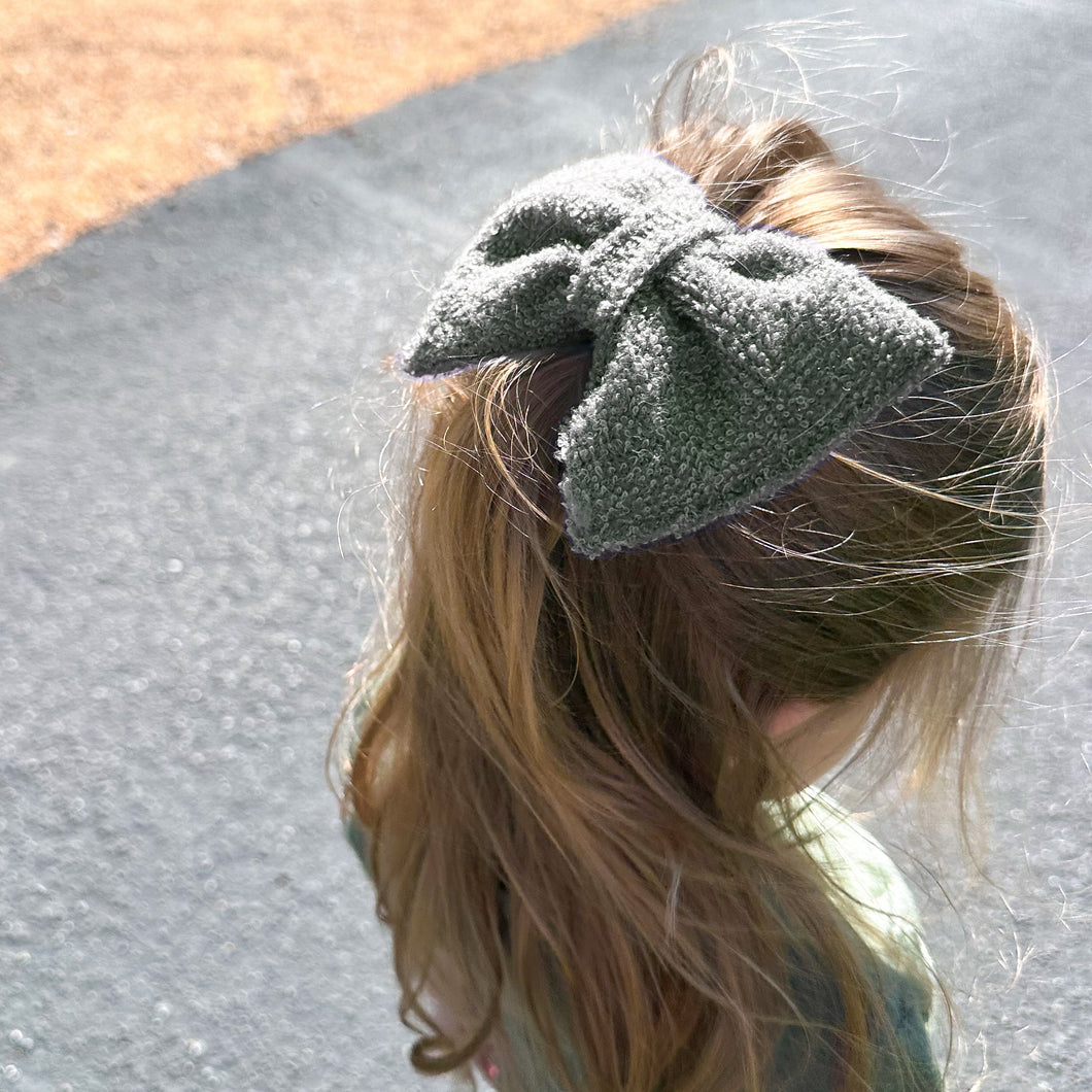 Sage Shearling : XL Bow