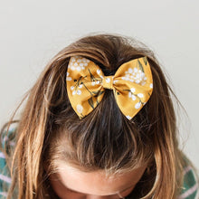 Mustard Dandelion : Classic Bow