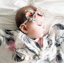 Rosa in Peach : Classic Bow