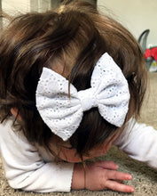 White Embroidered : Classic Bow