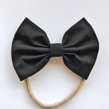 Solid Black : Classic Bow