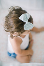 Seafoam Linen : Classic Bow