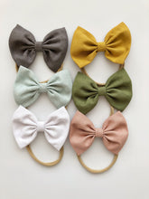 Muted Linens Set : {6 Classic Bows}