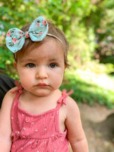 Mint Floral : Classic Bow
