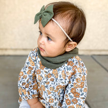 Green Linen : Classic Bow
