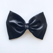 Black Velvet : Scarf Bow (on clip)