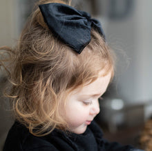 Black Velvet : Scarf Bow (on clip)