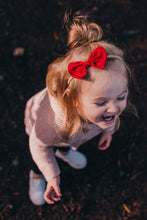Red Linen : Classic Bow