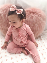 Blush Linen : Classic Bow