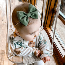 Green Linen : Classic Bow