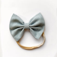 Pale Blue Linen : Classic Bow