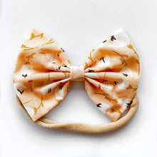 Peach Petals : Classic Bow