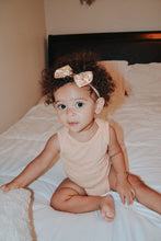 Peach Petals : Classic Bow