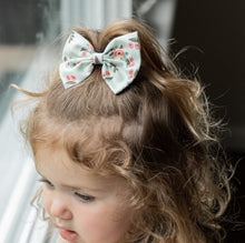 Mint Floral : Classic Bow