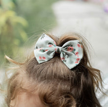 Mint Floral : Classic Bow