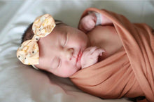 Peach Petals : Classic Bow