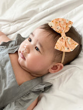 Peach Petals : Classic Bow