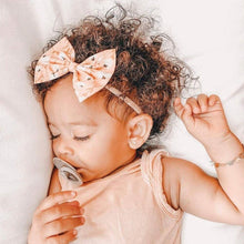 Peach Petals : Classic Bow