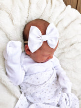 White Linen : Classic Bow