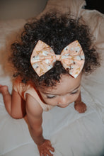 Peach Petals : Classic Bow