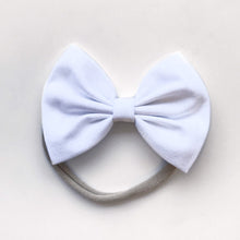 White Linen : Classic Bow