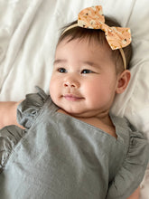Peach Petals : Classic Bow