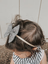 Black Weave Linen : Classic Bow