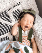 Green Linen : Classic Bow