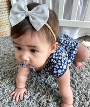 Silver Weave Linen : Classic Bow