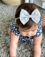 Silver Weave Linen : Classic Bow