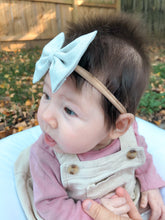 Silver Weave Linen : Classic Bow