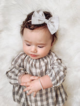 Silver Weave Linen : Classic Bow