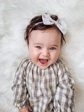 Silver Weave Linen : Classic Bow