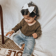 White Embroidered : Classic Bow