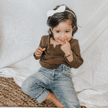 White Embroidered : Classic Bow