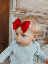 Red Linen : Classic Bow