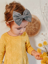 Black Weave Linen : Classic Bow