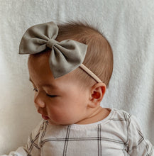 Dark Gray Linen : Classic Bow