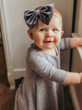 Gray Velvet : XL Bow