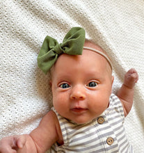 Green Linen : Classic Bow