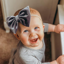 Gray Velvet : XL Bow