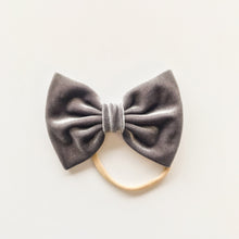 Gray Velvet : XL Bow