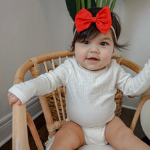 Red Linen : Classic Bow