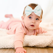 Pale Blue Linen : Classic Bow