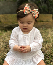 Rosa in Peach : Classic Bow