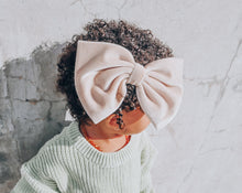 Champagne Velvet : Scarf Bow (on clip)