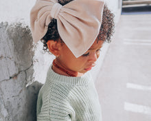 Champagne Velvet : Scarf Bow (on clip)