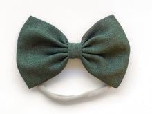 Hunter Green Linen : Classic Bow